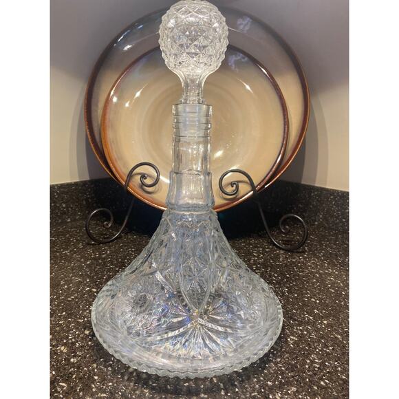 Beautiful Vintage crystal cut glass decanter. Pristine condition. - Picture 2 of 6